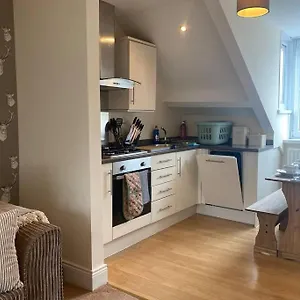 Apartment Upper 2 Bedroom In The Heart Of Jesmond, Newcastle upon Tyne